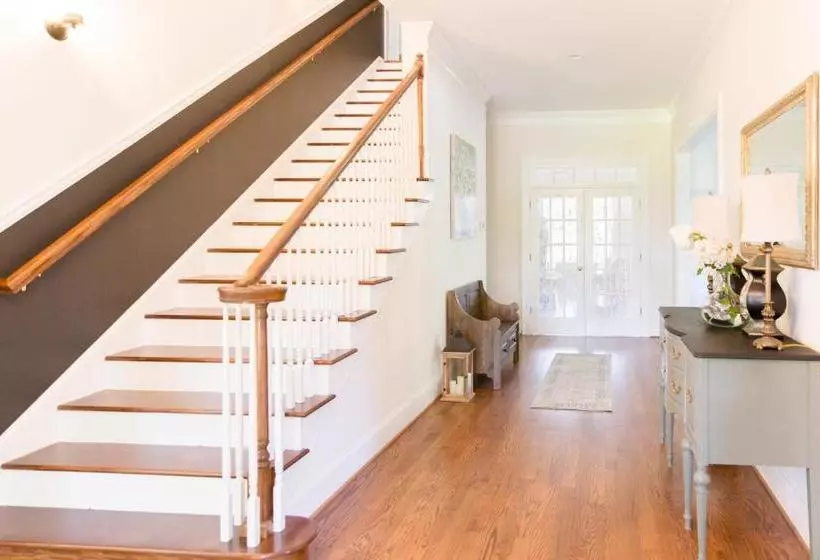 Ava House Bed & Breakfast