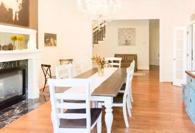 Ava House Bed & Breakfast