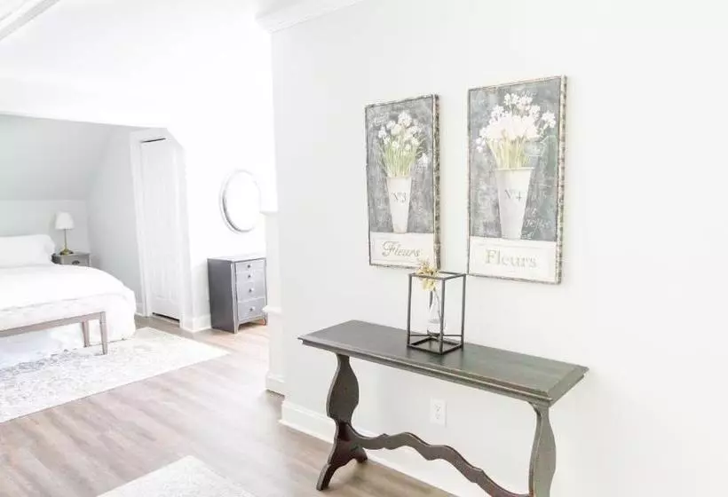 Ava House Bed & Breakfast