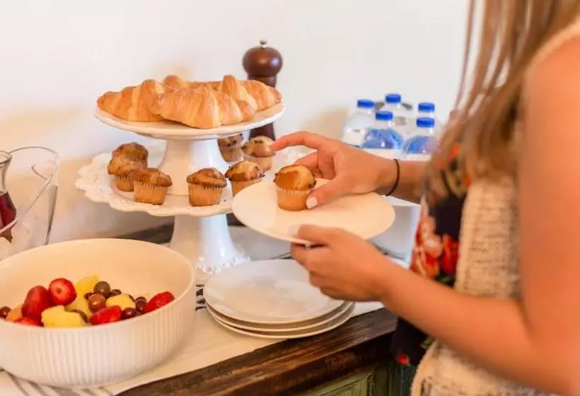 Ava House Bed & Breakfast