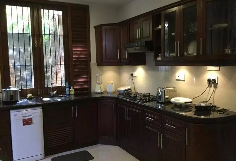 تختخواب و صبحانه Avondale Colombo