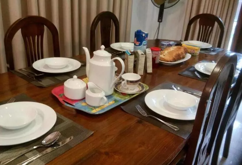 تختخواب و صبحانه Avondale Colombo