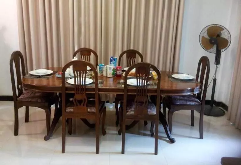 تختخواب و صبحانه Avondale Colombo
