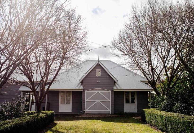 Bed and Breakfast Chanticleer Gardens Barn Cottage With A Pool