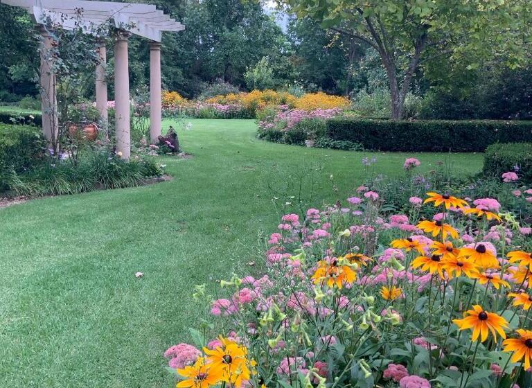Bed and Breakfast Chanticleer Gardens Barn Cottage With A Pool