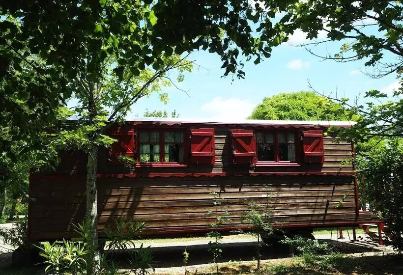 ベッドアンドブレックファースト La Roulotte Des Mousquetaires