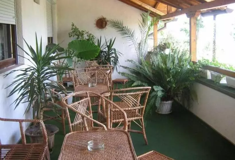 Hotelli Balkanski Chanove