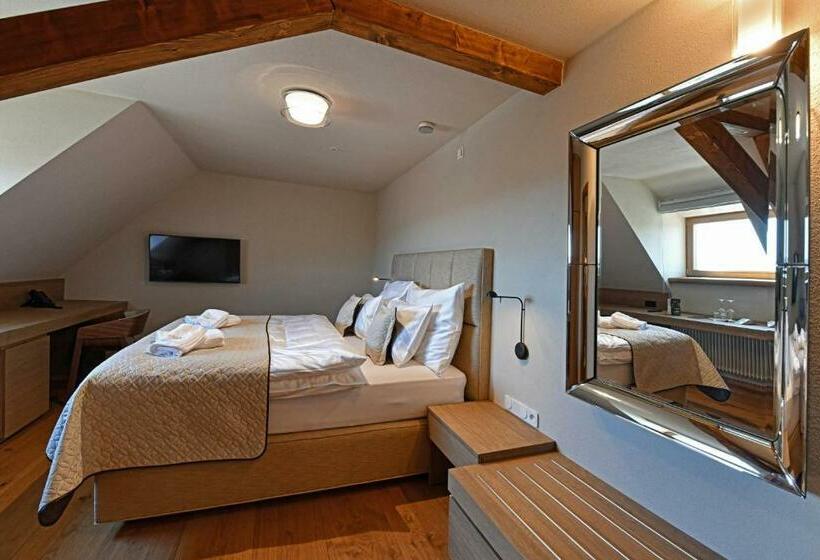 בית מלון כפרי Lotrinský