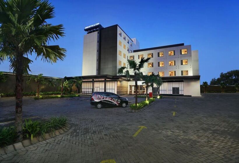 בית מלון כפרי Neo+waru Sidoarjo By Aston