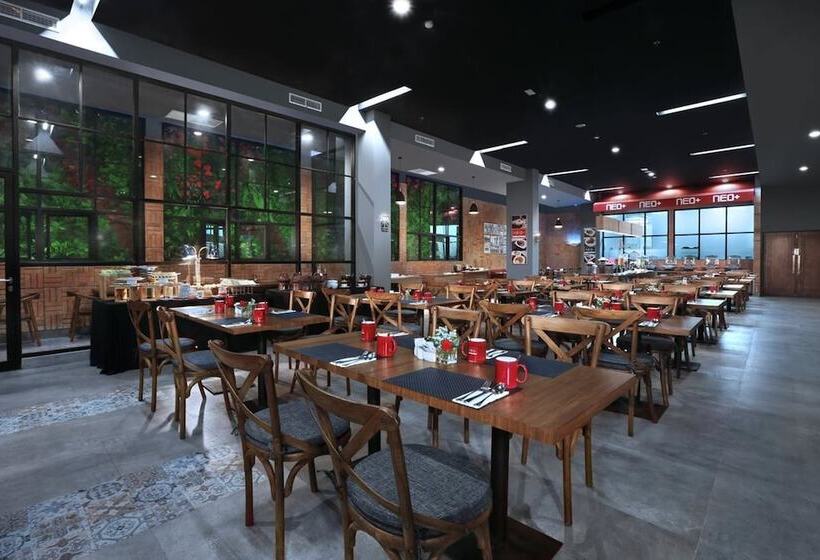 בית מלון כפרי Neo+waru Sidoarjo By Aston