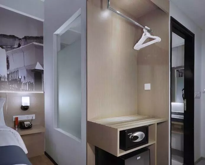 Hotelli Neo+waru Sidoarjo By Aston