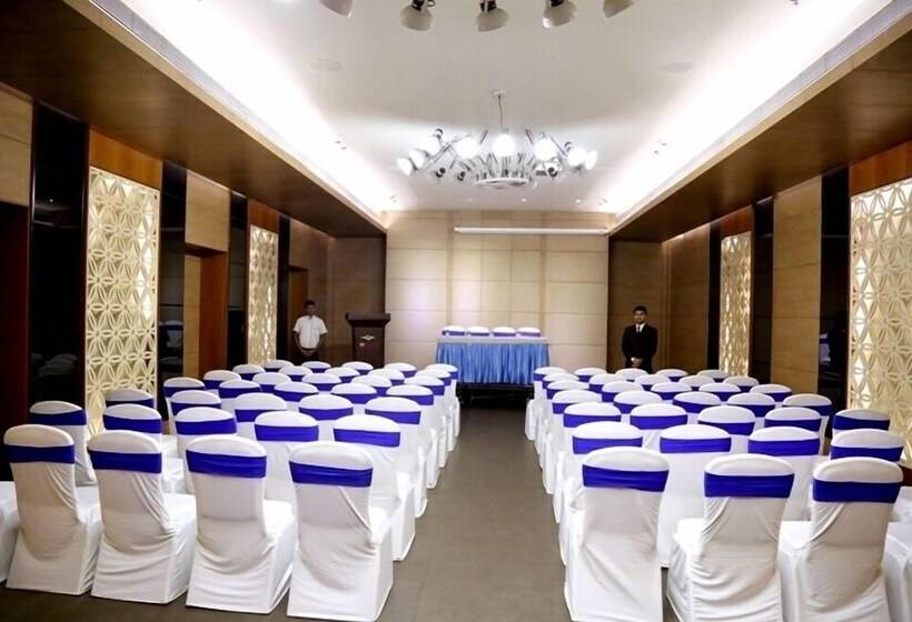 בית מלון כפרי Shakti Continental