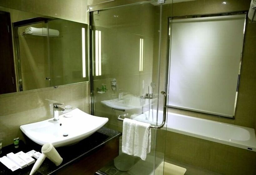 בית מלון כפרי Shakti Continental