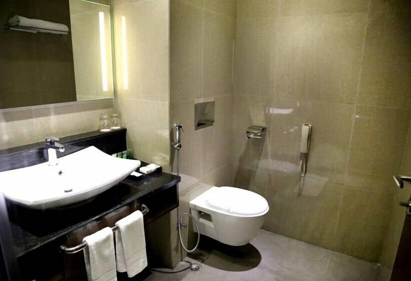 בית מלון כפרי Shakti Continental