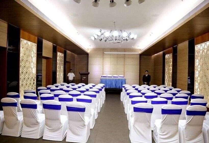 בית מלון כפרי Shakti Continental