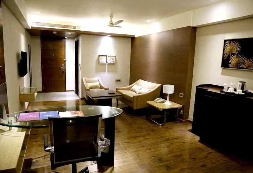 בית מלון כפרי Shakti Continental