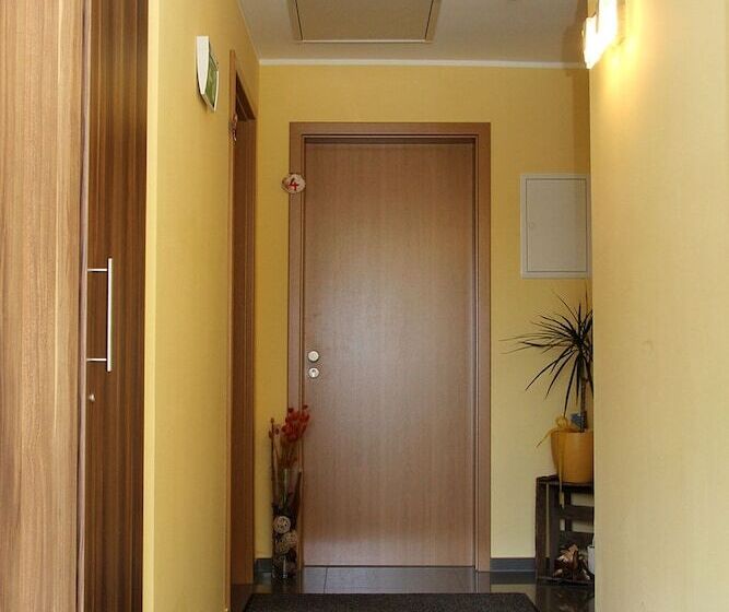 Отель Villa Croatia & Restaurant Adria