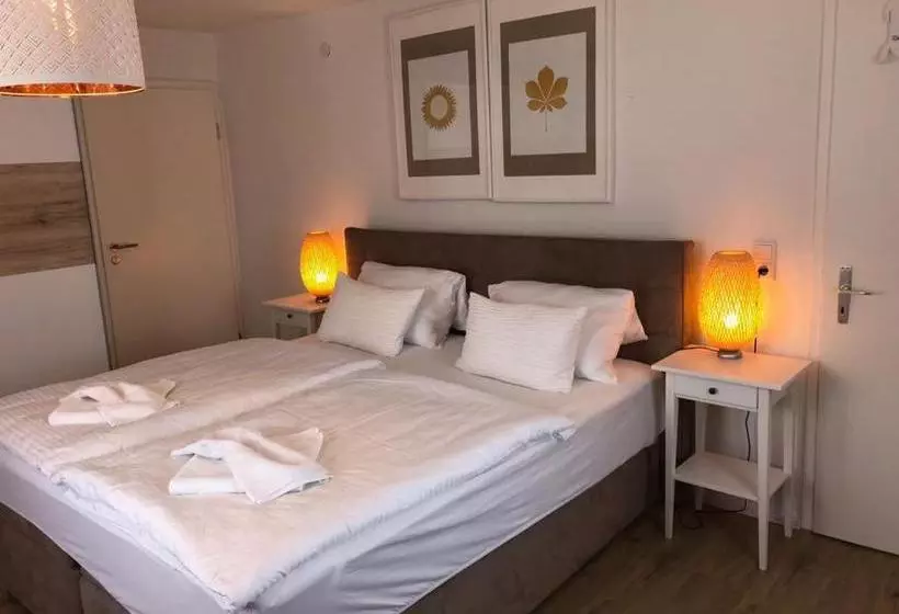 Zum Bahnhöfle Restaurant & Hotel   Albbruck Am Rhein