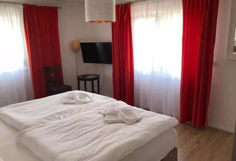 Zum Bahnhöfle Restaurant & Hotel   Albbruck Am Rhein