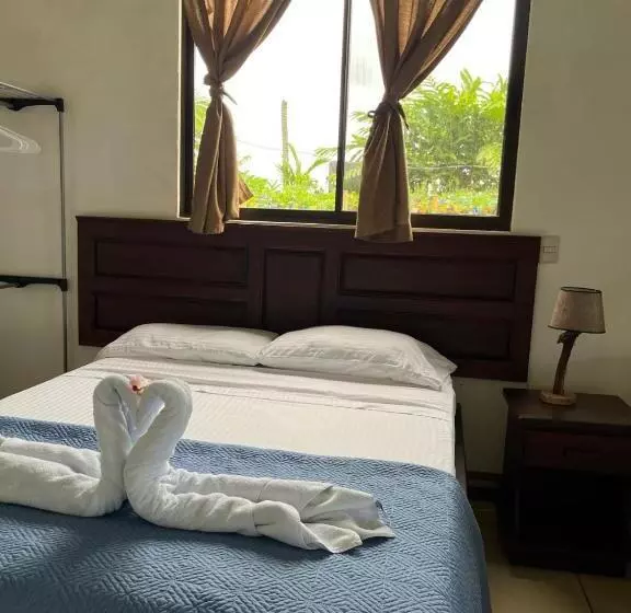 La Piña, Rio Celeste