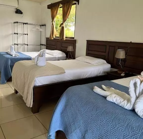 La Piña, Rio Celeste