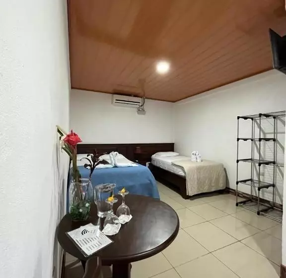 La Piña, Rio Celeste