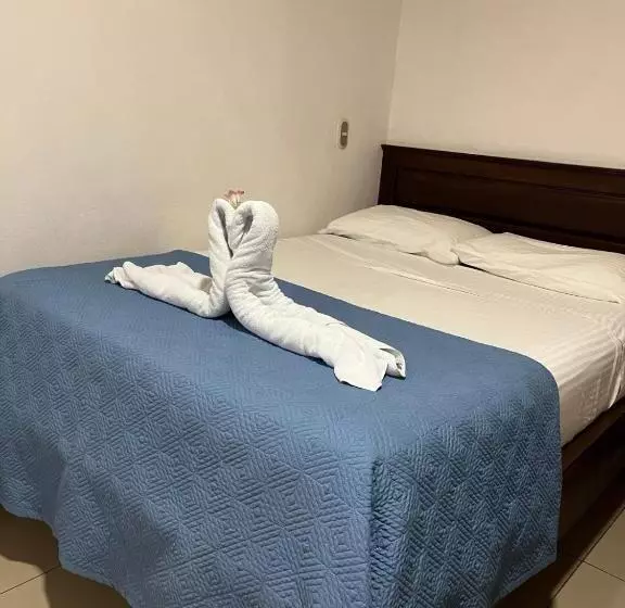 La Piña, Rio Celeste