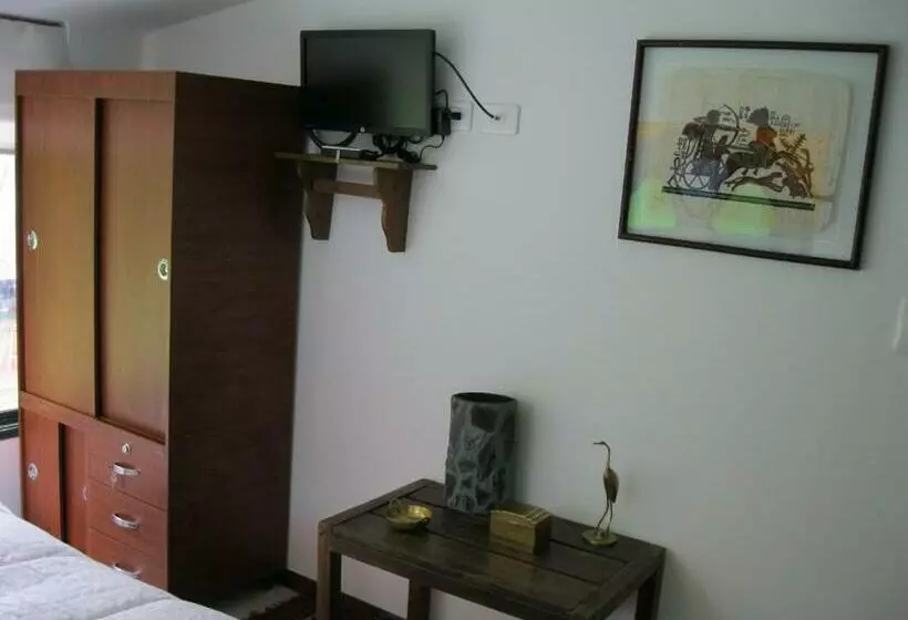 ペンション Hostal Bugambil