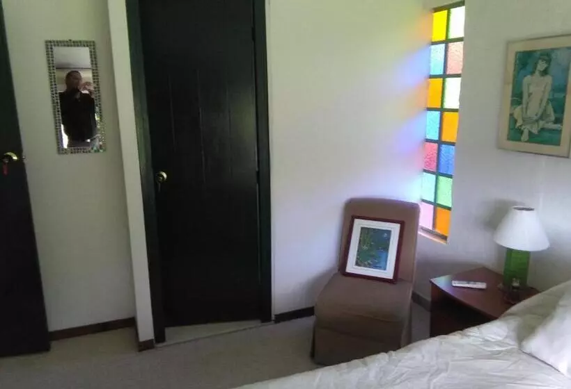 ペンション Hostal Bugambil
