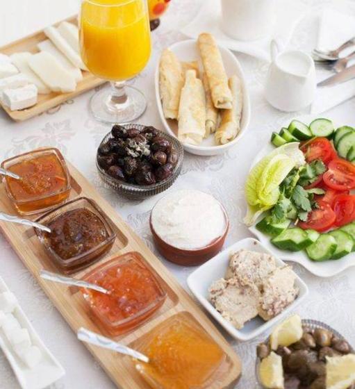 פנסיון Pedieos Guest House