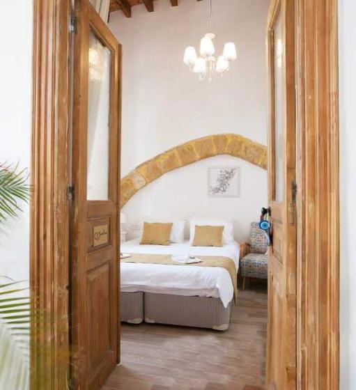 פנסיון Pedieos Guest House