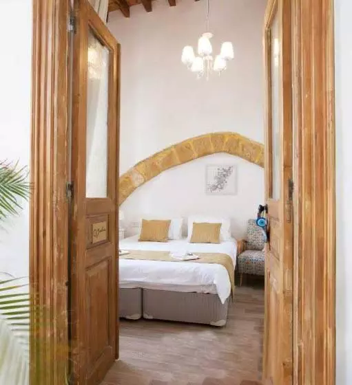 ペンション Pedieos Guest House