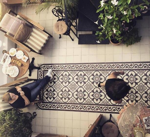 פנסיון Pedieos Guest House