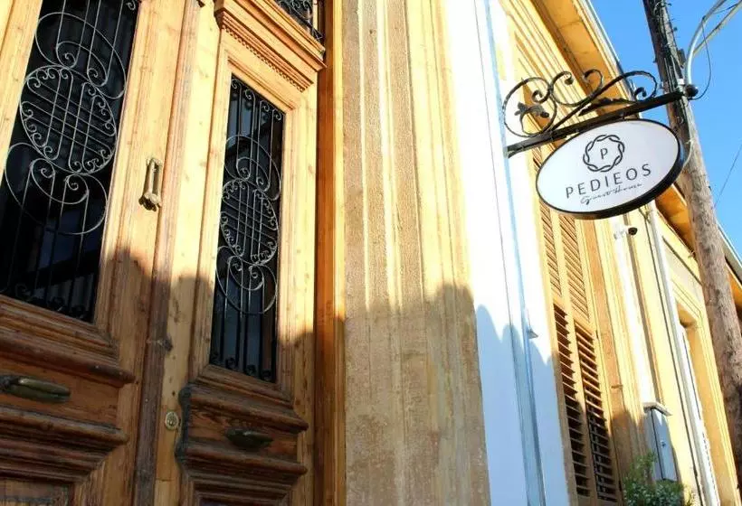 ペンション Pedieos Guest House