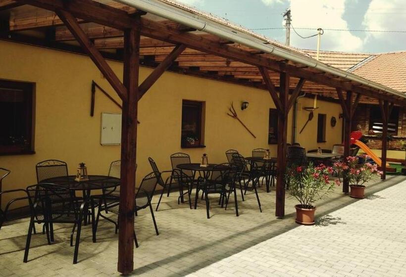 ペンション Sedlecký Dvůr