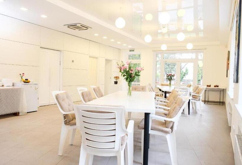 فندق صغير Black Cube