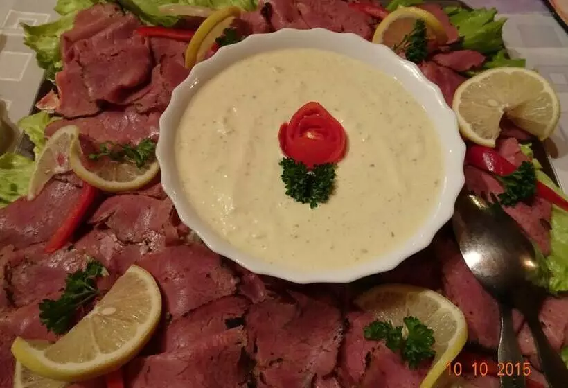 Retkeilymaja Lovecký Hotel Jívák