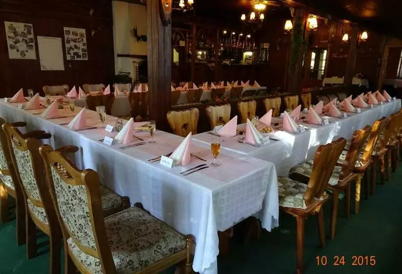 Retkeilymaja Lovecký Hotel Jívák