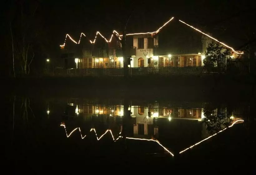 Retkeilymaja Lovecký Hotel Jívák