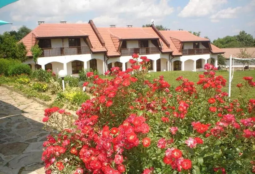 Majatalo Complex Roden Kray