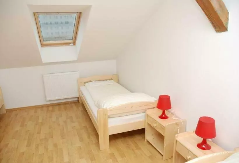 ペンション In Vino Bed & Breakfast