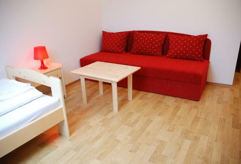 ペンション In Vino Bed & Breakfast