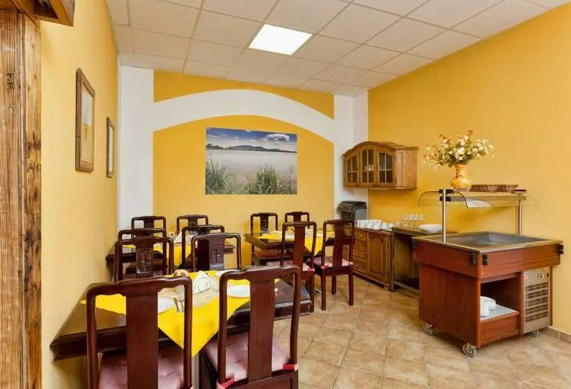 ペンション In Vino Bed & Breakfast