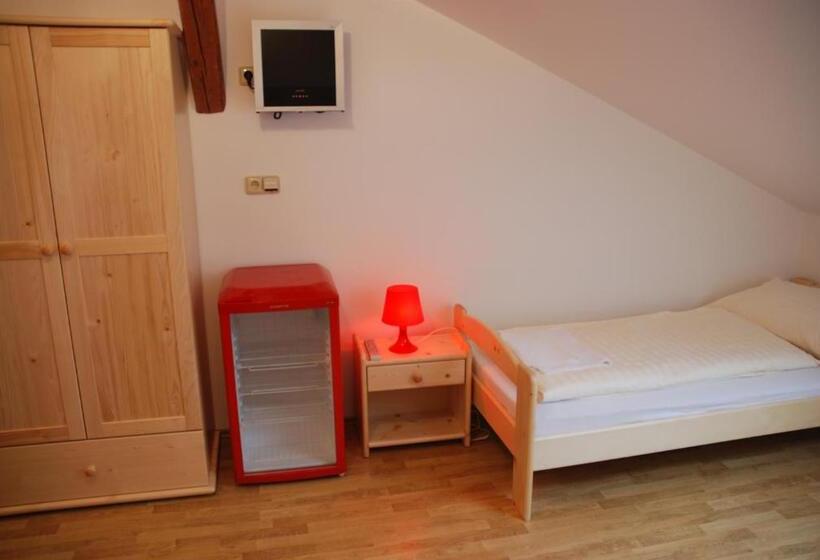 ペンション In Vino Bed & Breakfast