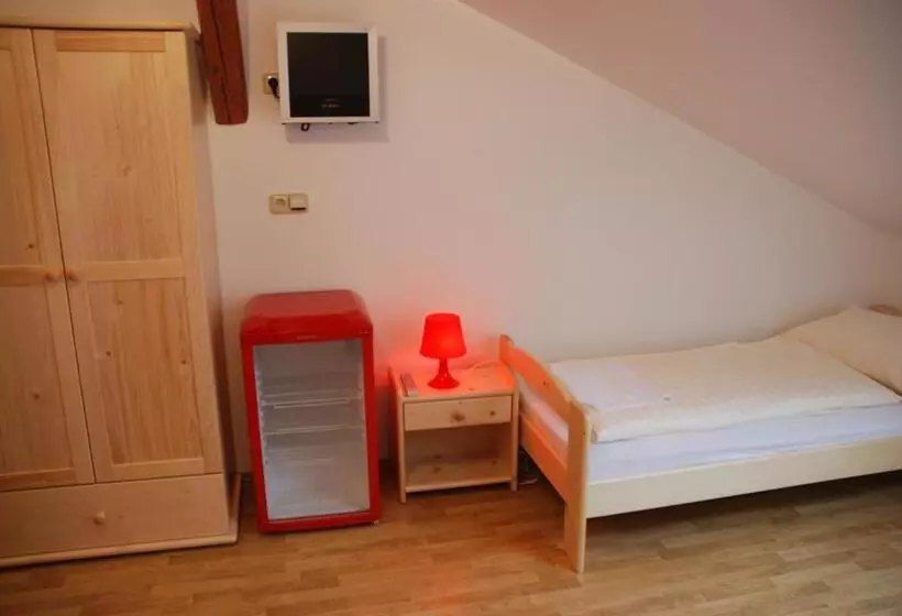 ペンション In Vino Bed & Breakfast