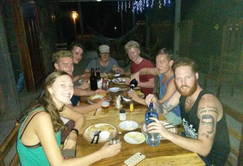 ユースホステル B&b, Family Run Homestay, Hospedaje La Penita
