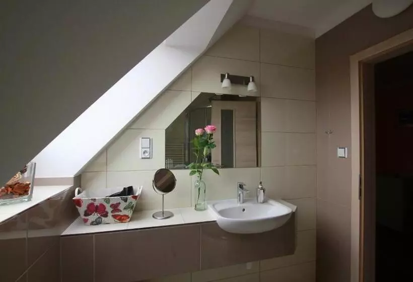 Retkeilymaja Hostinec A Penzion Dolní Dvůr