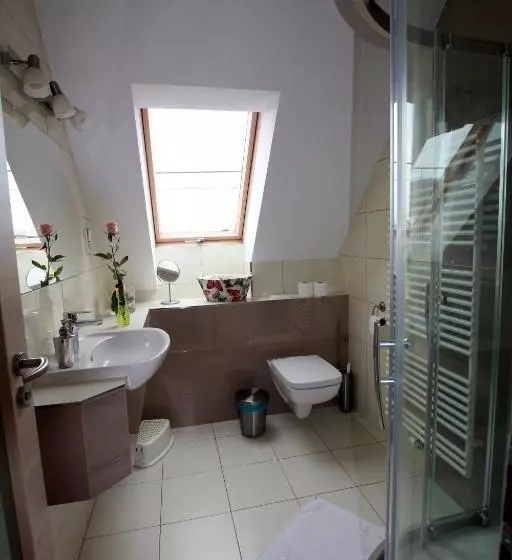 Retkeilymaja Hostinec A Penzion Dolní Dvůr