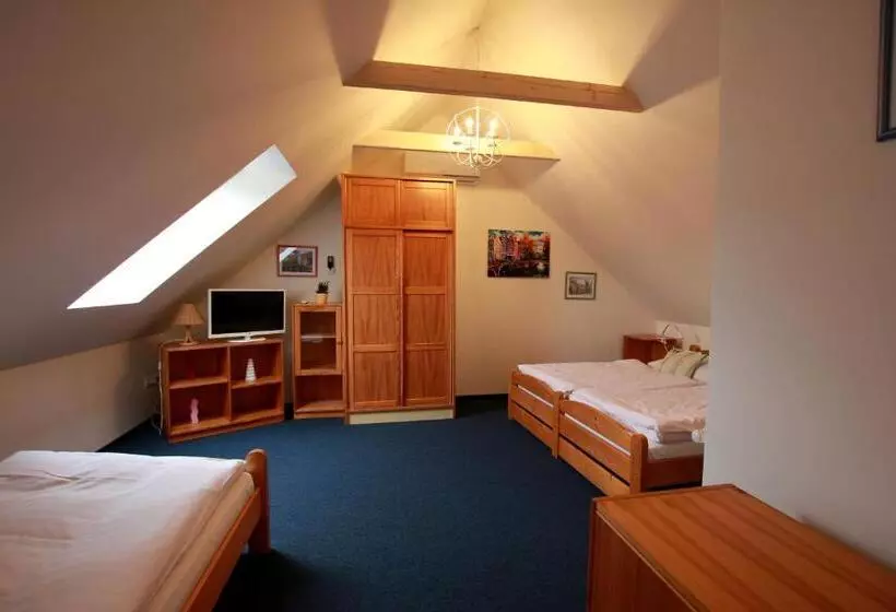 Retkeilymaja Hostinec A Penzion Dolní Dvůr