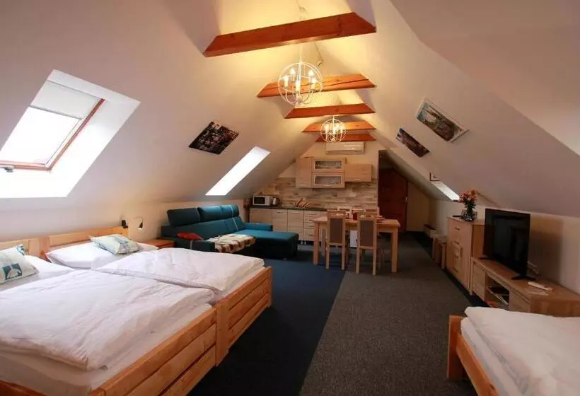 Retkeilymaja Hostinec A Penzion Dolní Dvůr